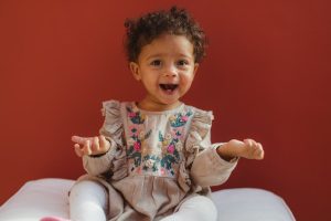 Bebek Giyimi Rehberi: Miniklere Konfor, Güven ve Stil