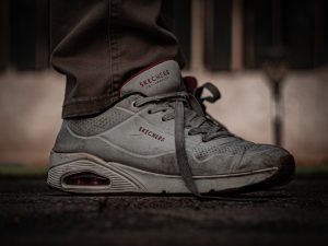 Skechers AirTag’li Ayakkabılar: Minik Adımlara Güvenli Takip