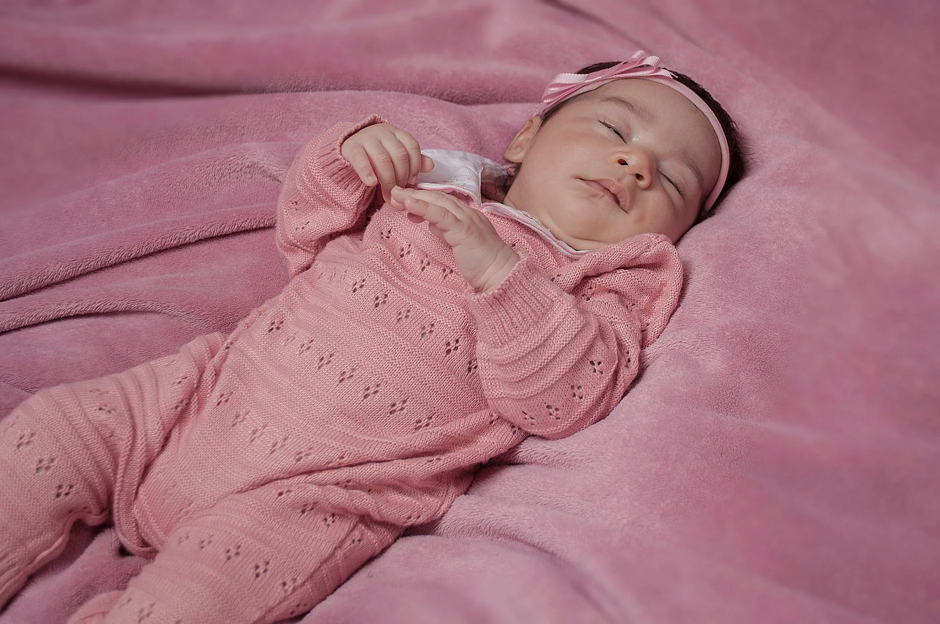 Miniklerin İlk Gardırobu: Yenidoğan Kıyafetleri İçin Kapsamlı Rehber